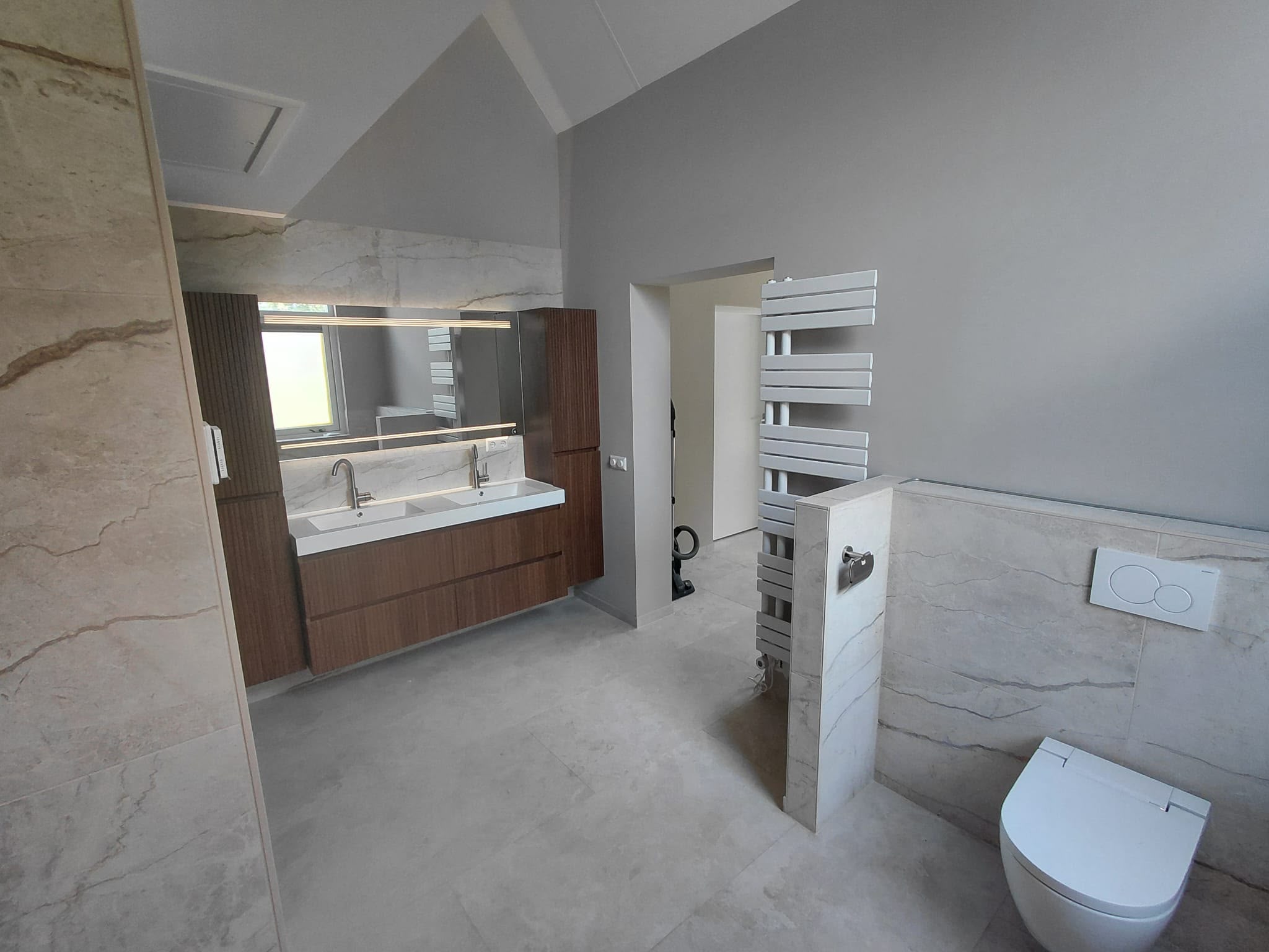 Recent afgeronde badkamerrenovatie door Spitsbaard Installatiebedrijf